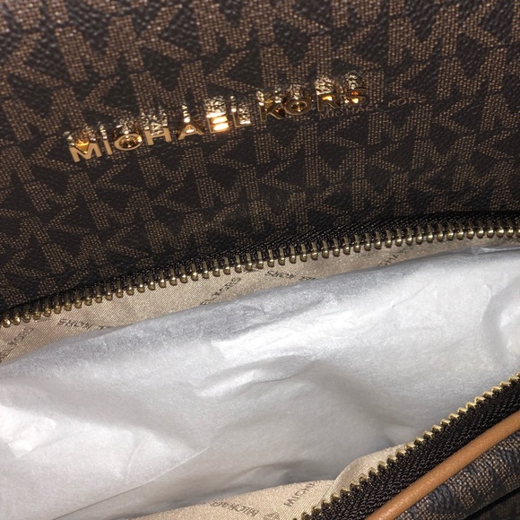 Michael Kors - Monogram Backpack - Picture 4 of 8